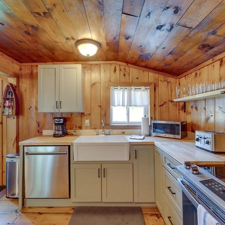 Rustic Cabin Retreat On Rangeley Lake! Buitenkant foto